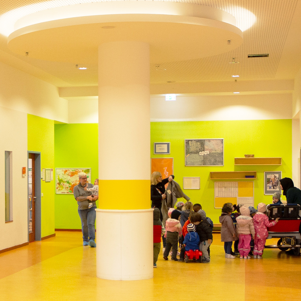 Wir bieten den Kindern mit neun Räumen zu unterschiedlichen Themen viel Abwechslung und Entdeckungsmöglichkeiten.